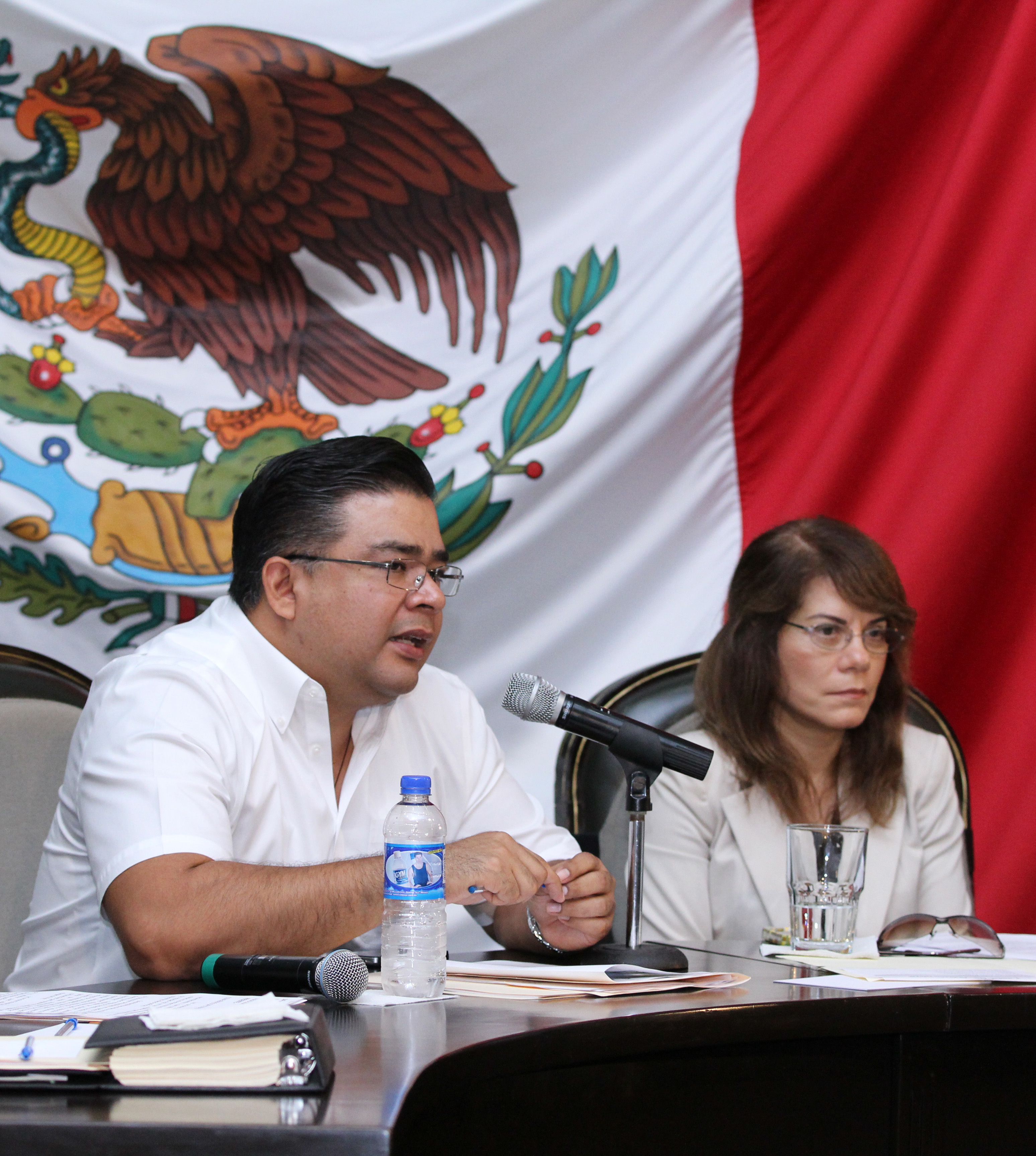 Gobierno ha actuado pasivamente en derrame de petróleo.- Enrique Barrios