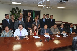 Priistas quieren comprar en la mesa lo que no ganaron en las urnas.- Acción Nacional