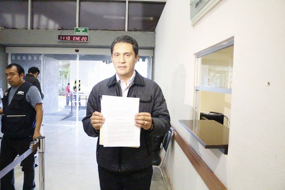 Urge Acción Nacional a regular expedición de licencias para taxistas