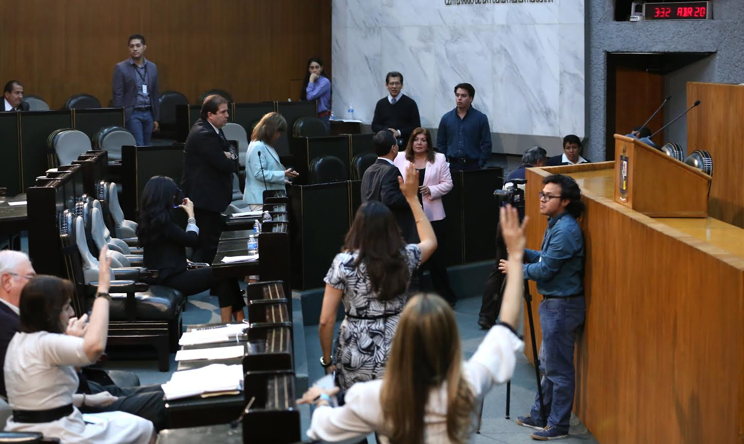 Revienta PRI quórum para evitar returno de expediente de Uber