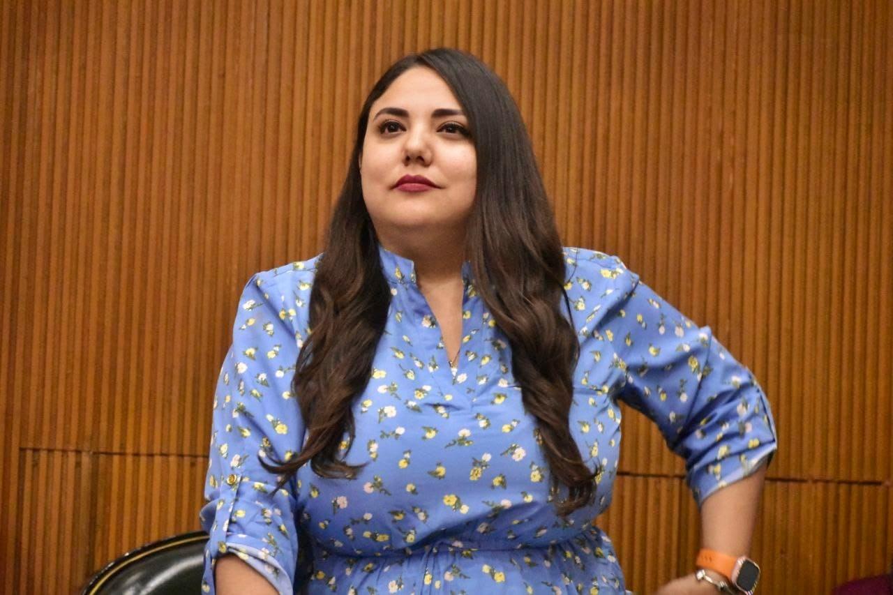 Daniela Puente promueve notificaciones electrónicas en beneficio del medio ambiente