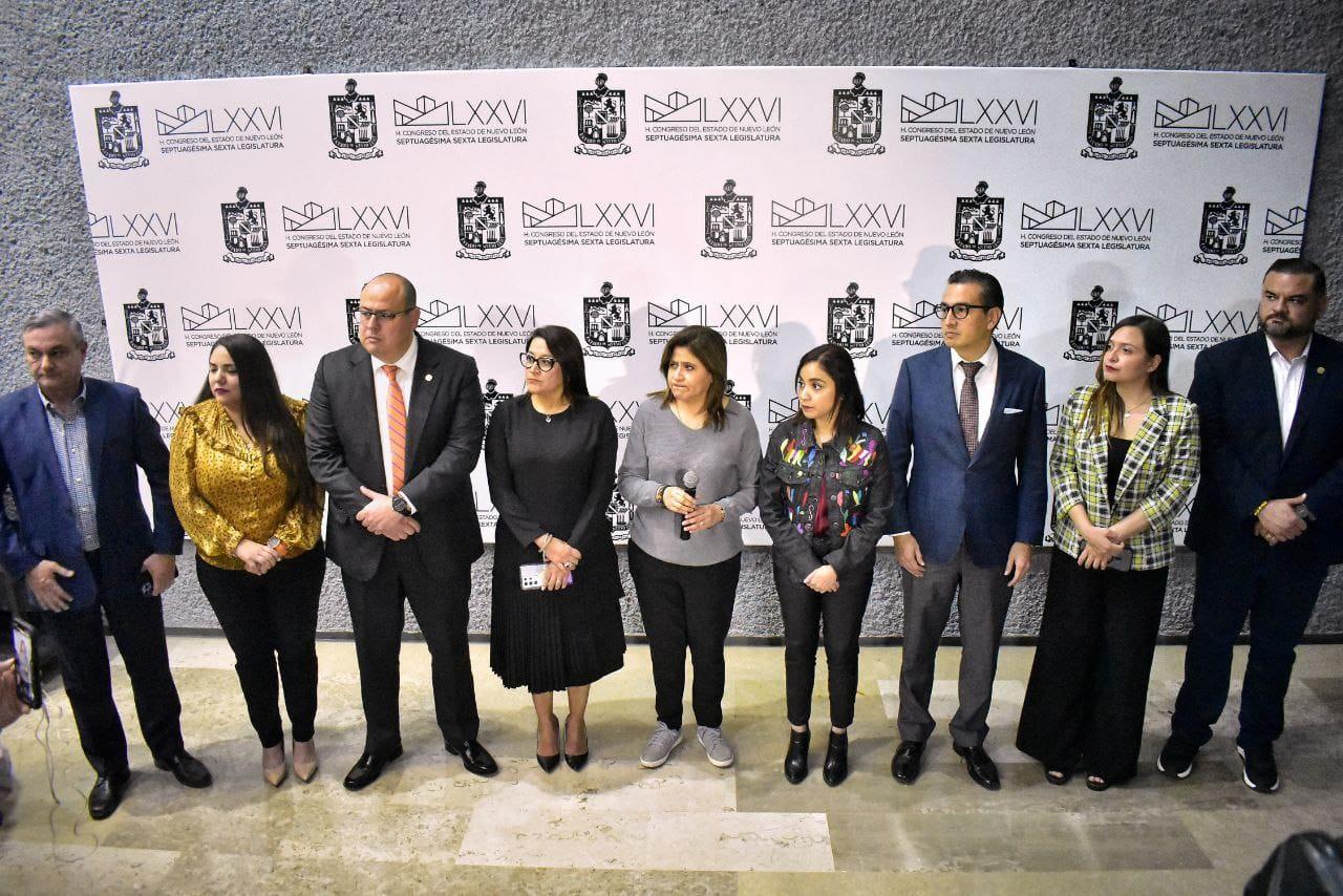 ¡Cómplices! PRI y PAN arremeten contra Navarro; violan sus derechos Constitucionales y humanos