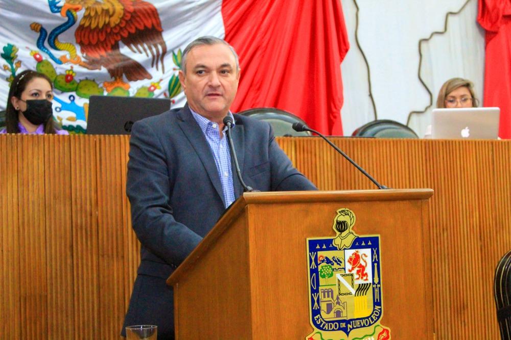 Héctor García impulsa el uso de Internet seguro entre niñas, niños y adolescentes de NL