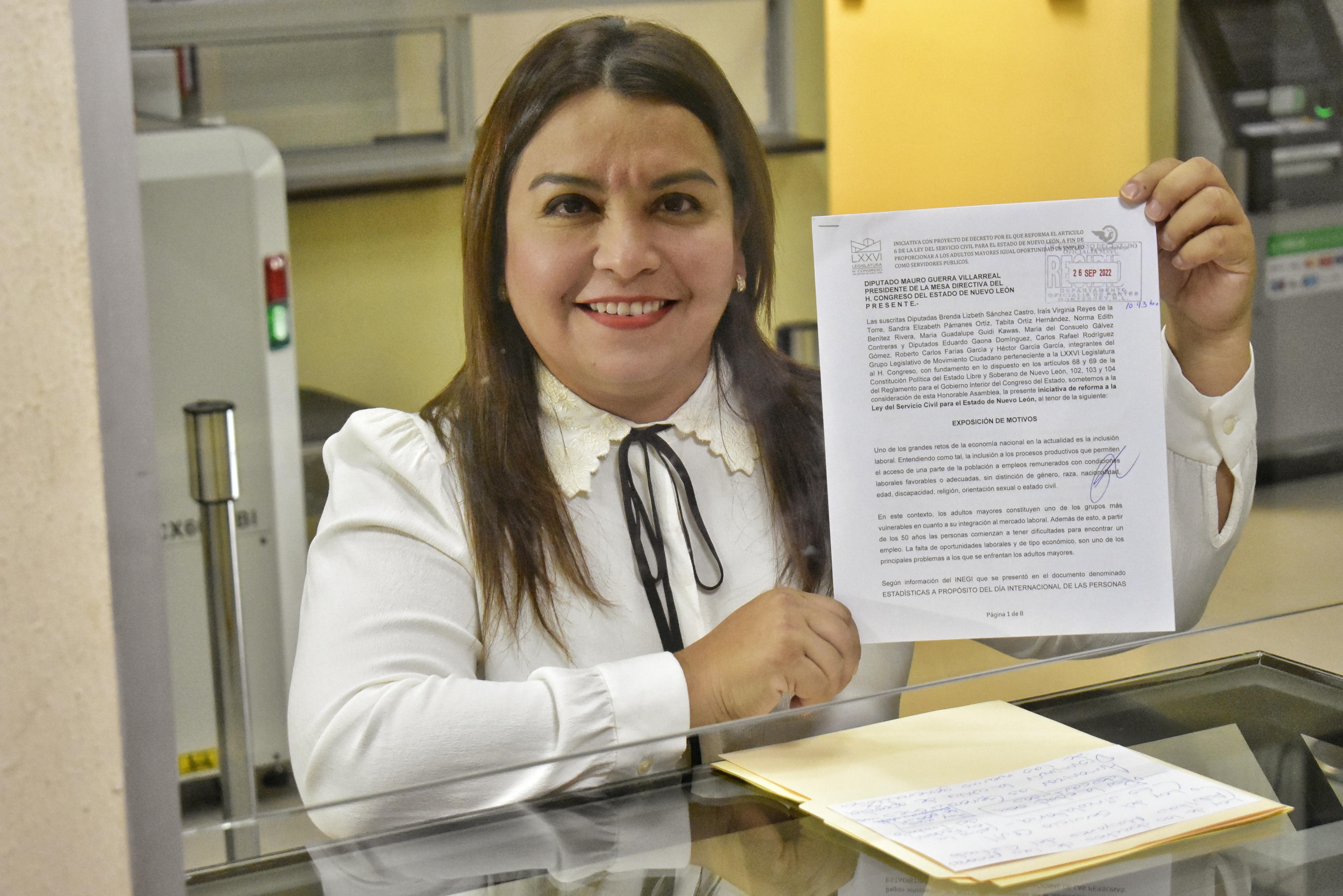 Impulsan contratación de adultos mayores en Gobiernos y Poderes