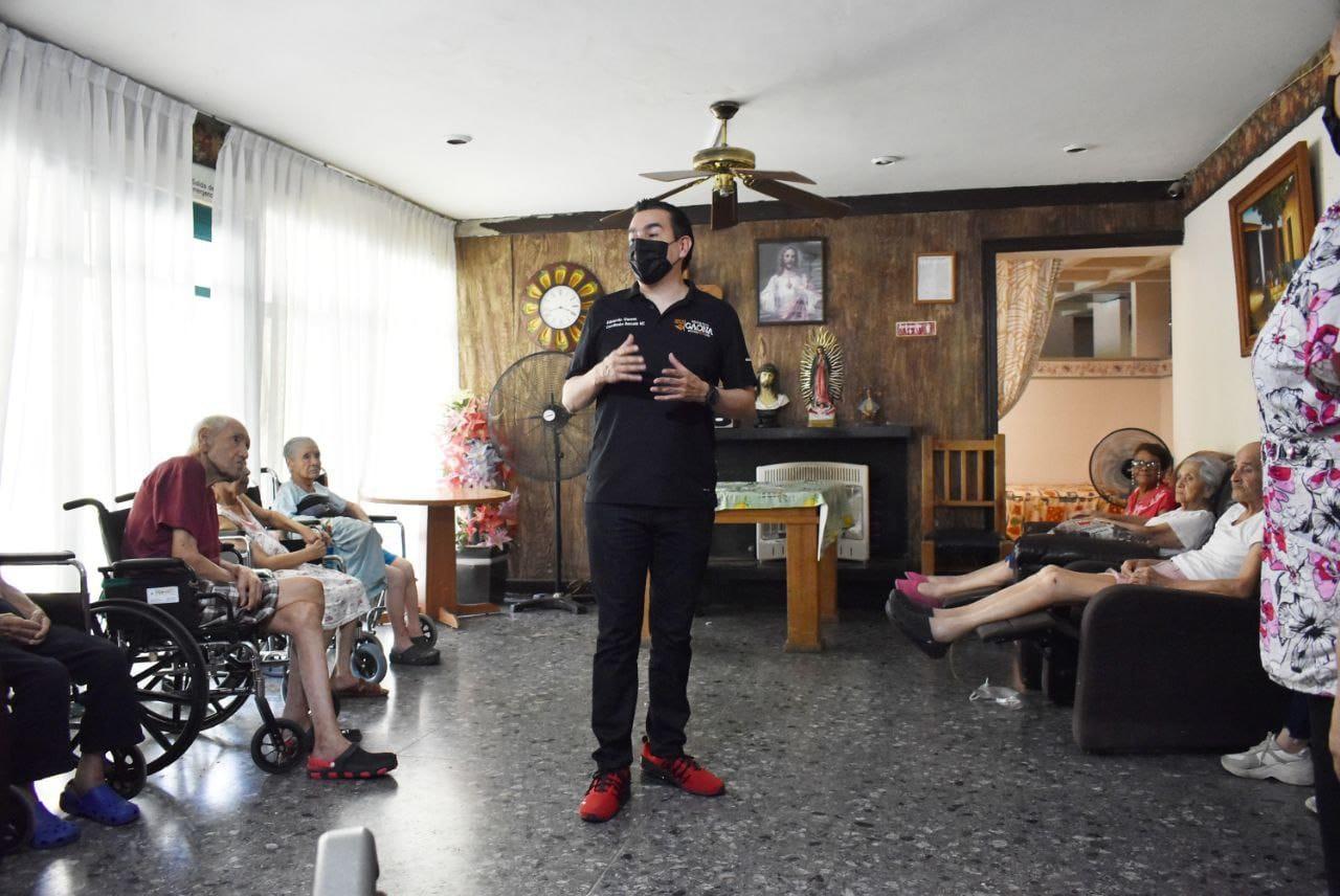 Va Gaona por asesoría jurídica para adultos mayores