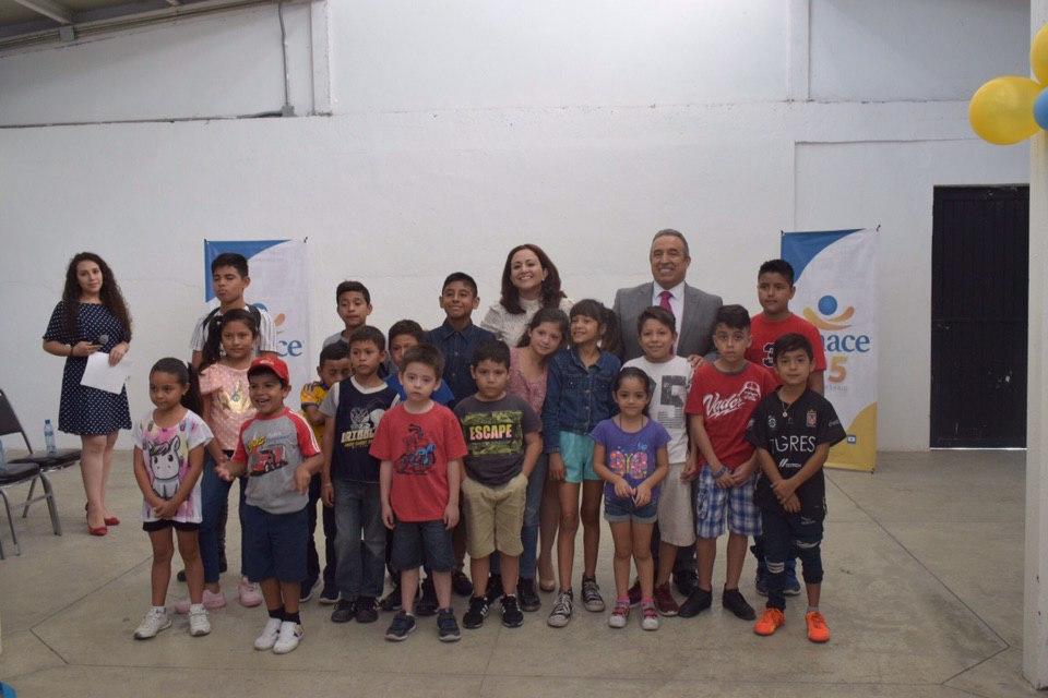 Amadrina Mariela a Quinta Generación de Renace Niños