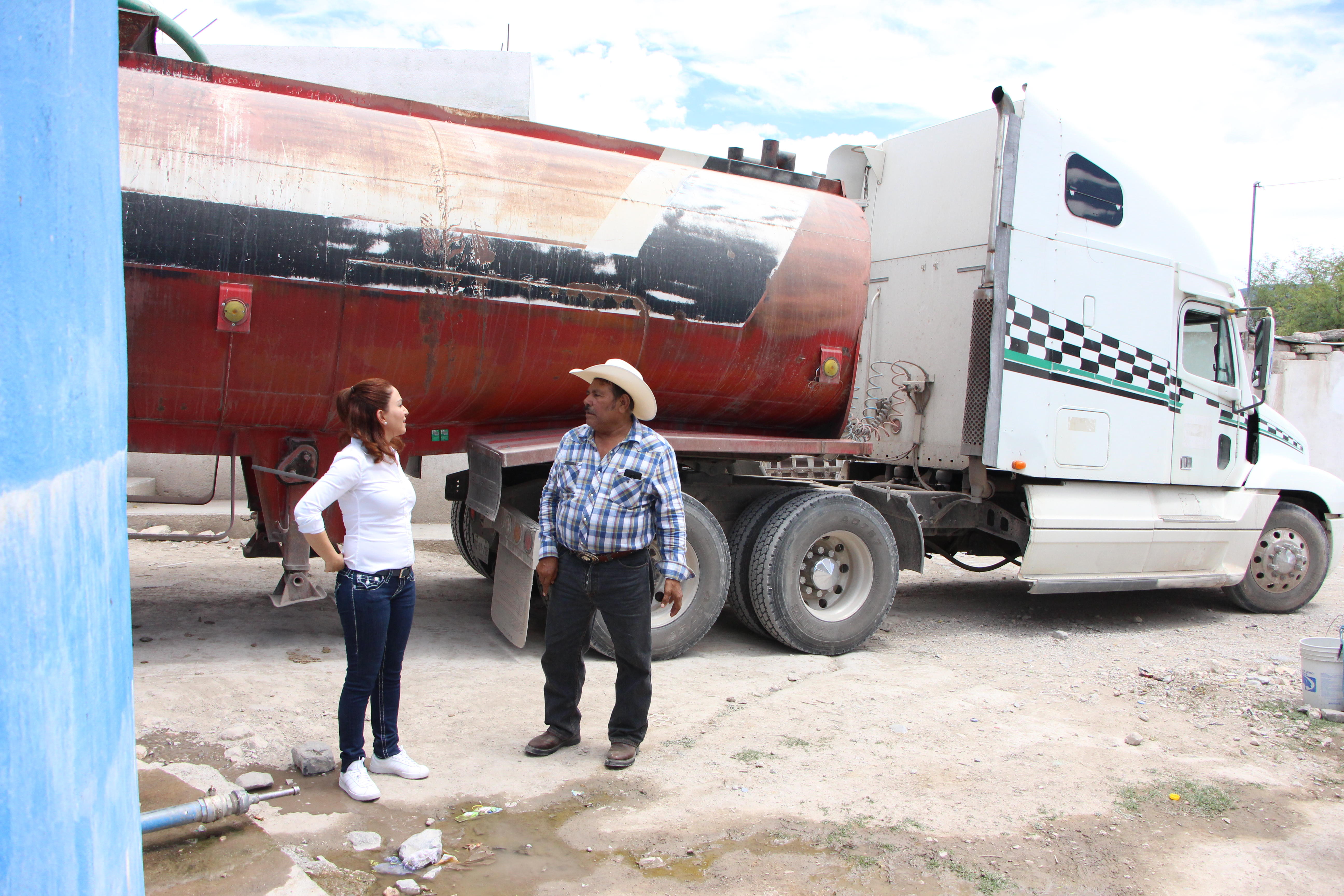 DIPUTADOS DE MC APOYAN CON AGUA COMUNIDADES DEL SUR DEL ESTADO