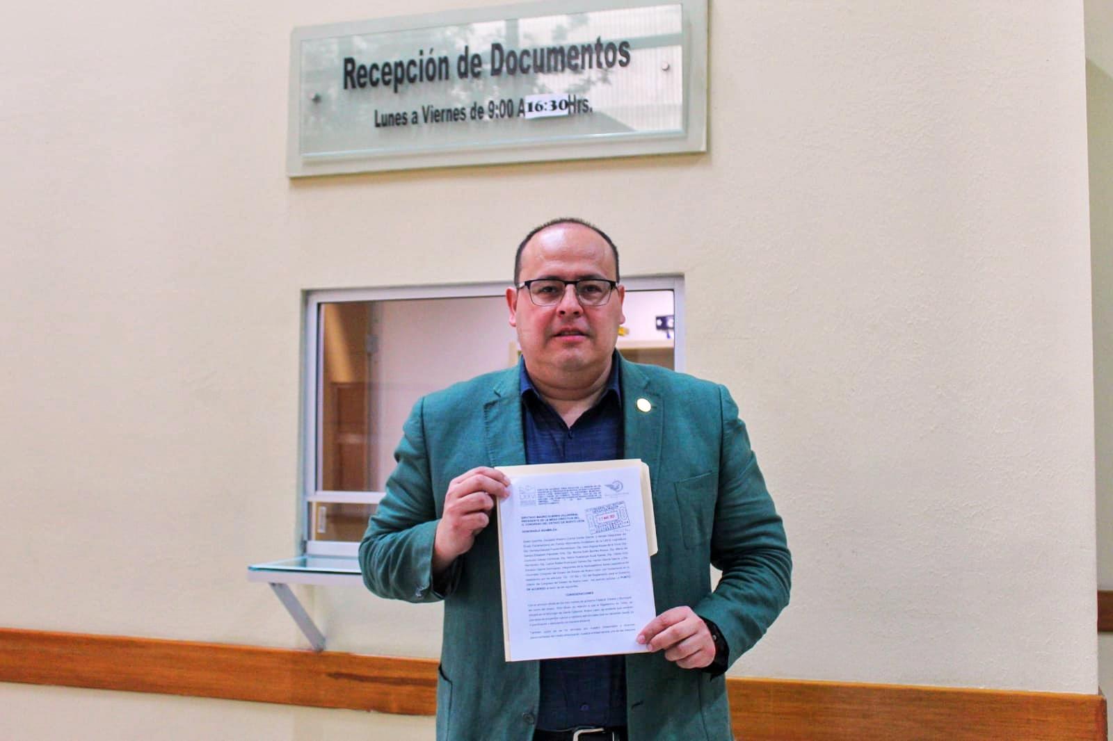 Farías pide agilizar trámites para llegada de Tesla en Sta. Catarina