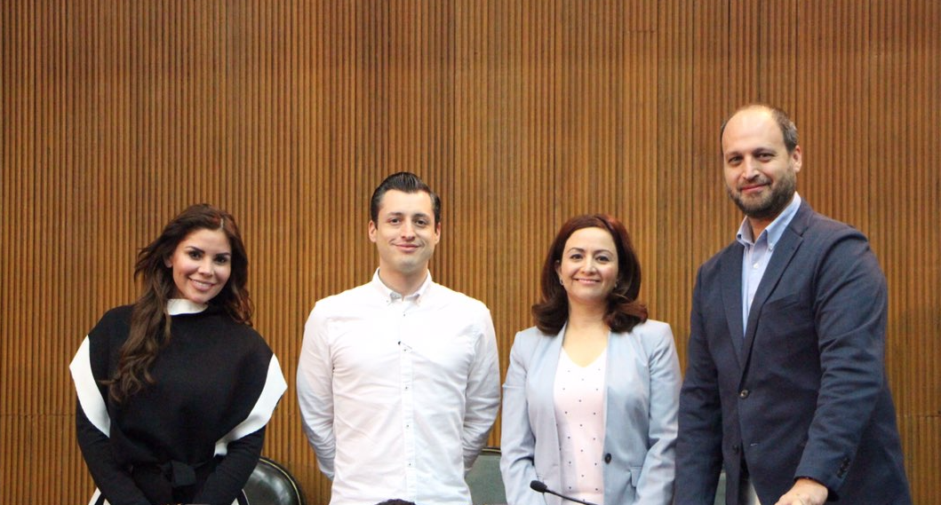 Catorce diputados de cinco fracciones buscaron detener #ContralorMalhechor en el Congreso