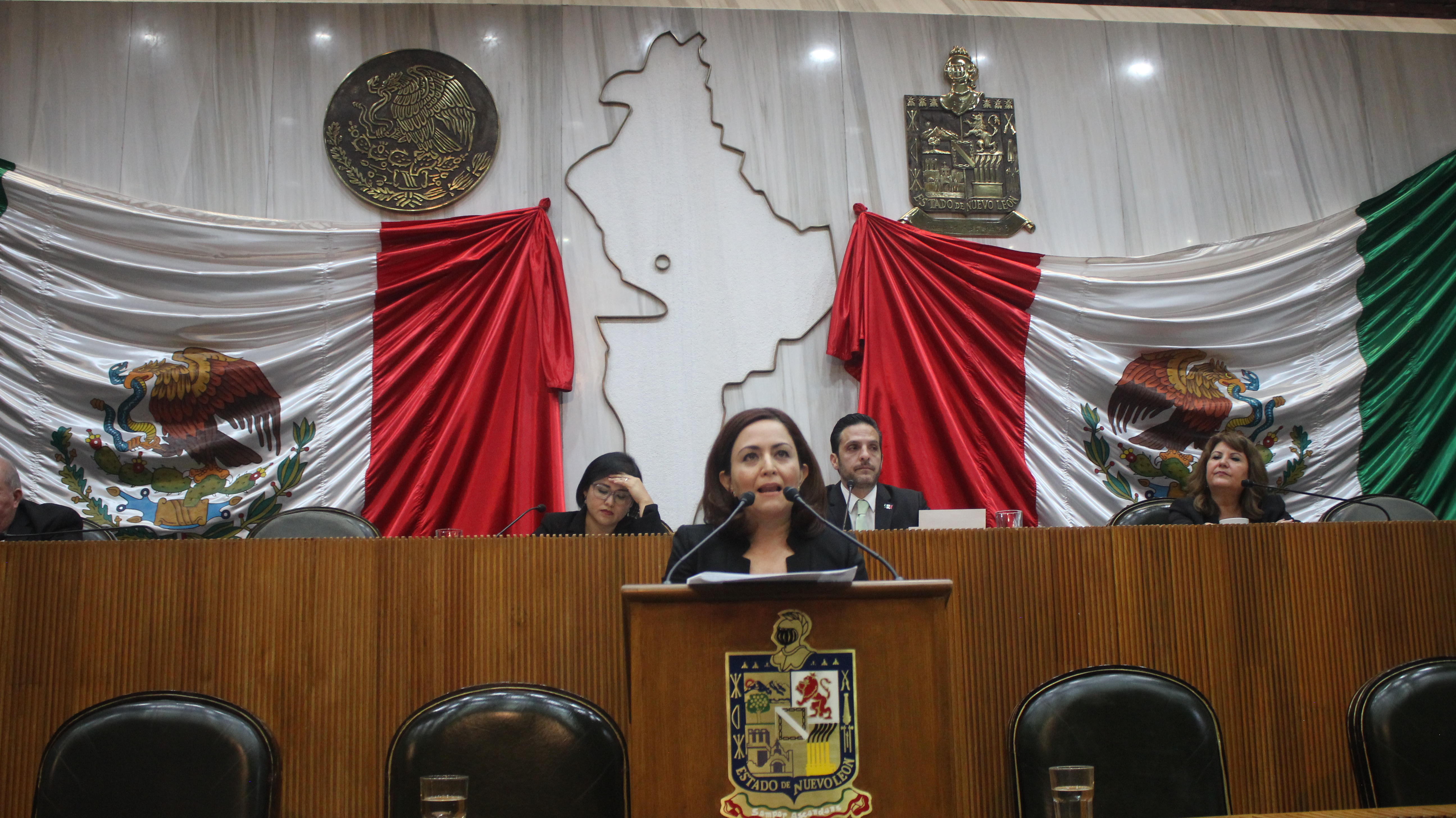 Exige Congreso información de contratos de luminarias a Juárez