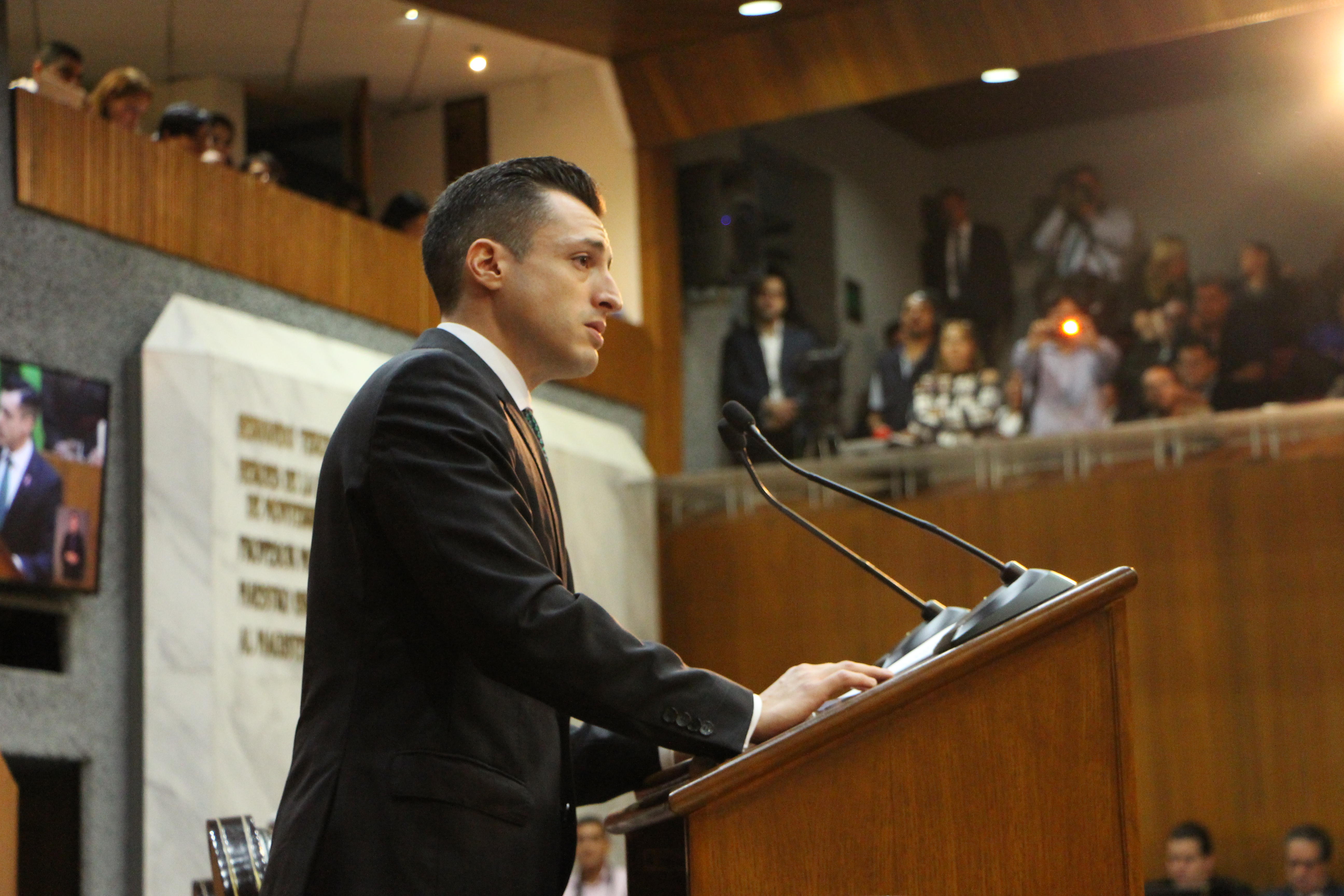 Iniciativa para la captación y aprovechamiento sustentable de agua de lluvia y reutilización de las aguas grises por Luis Donaldo Colosio Riojas