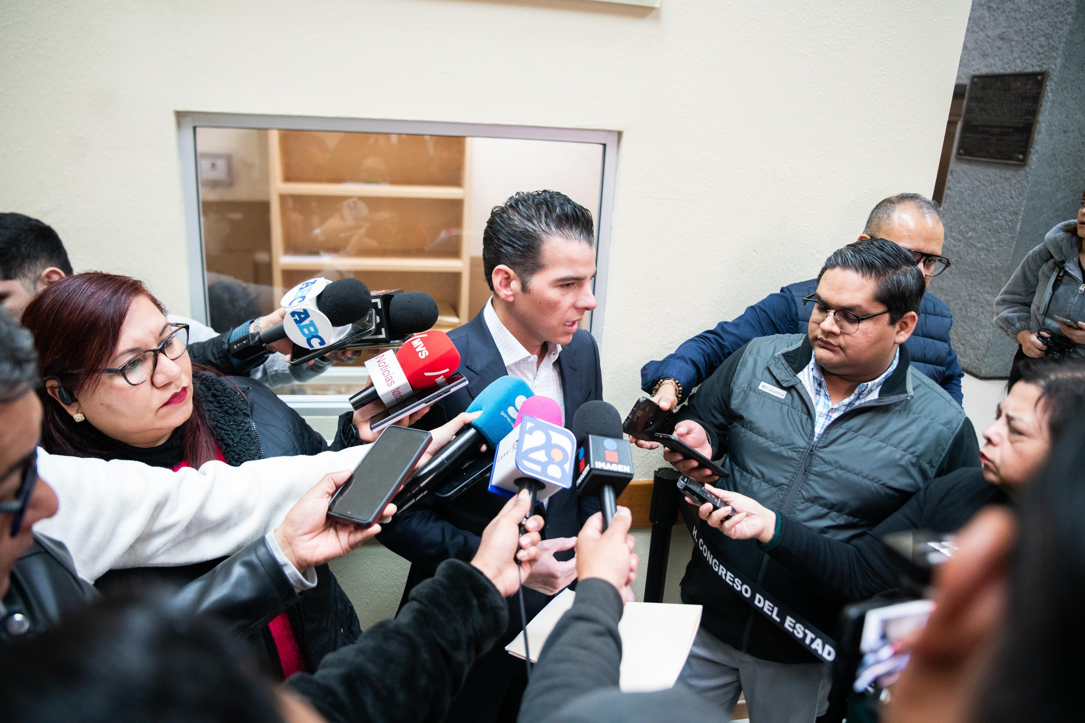 Miguel A. Flores Serna presenta iniciativa para apoyar a padres y madres adolescentes