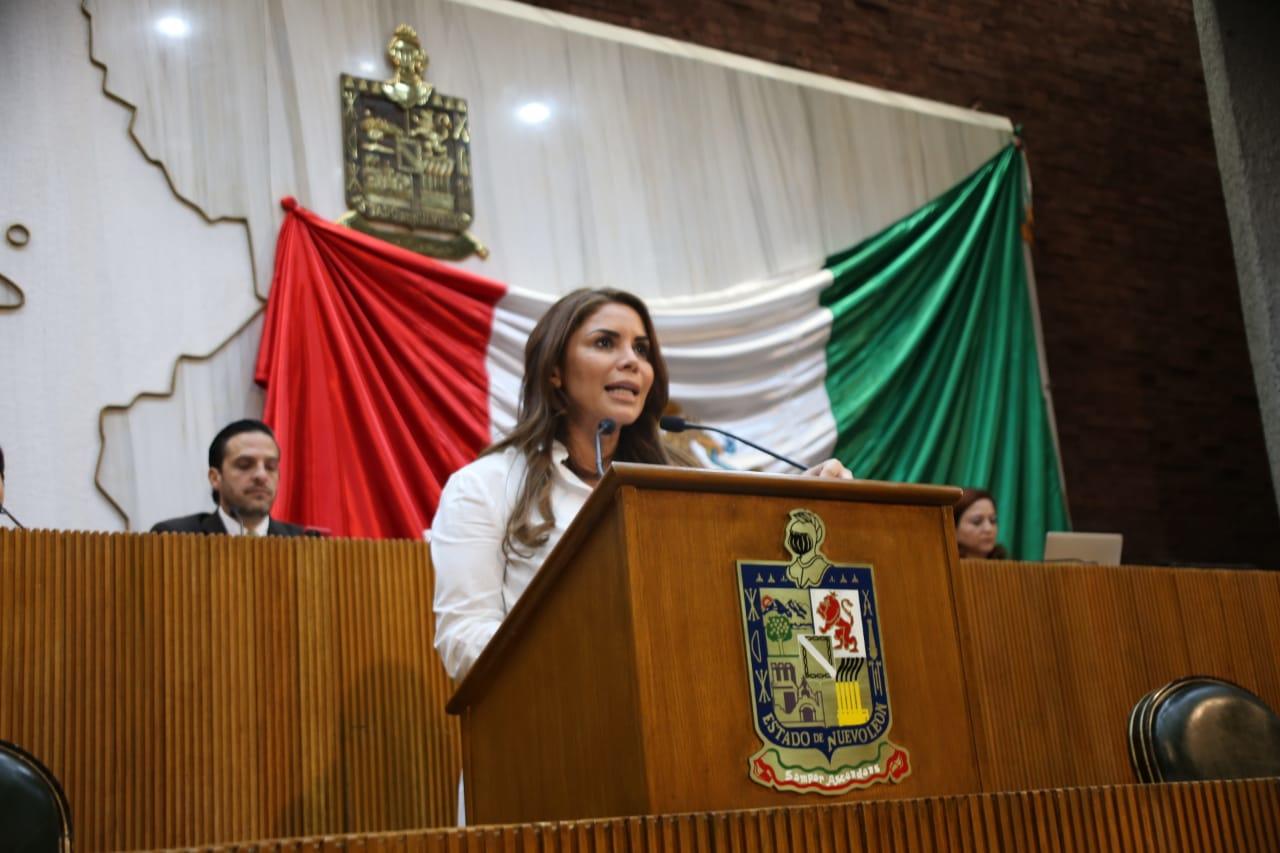 Presenta Karina Barrón iniciativa contra el cáncer de mama