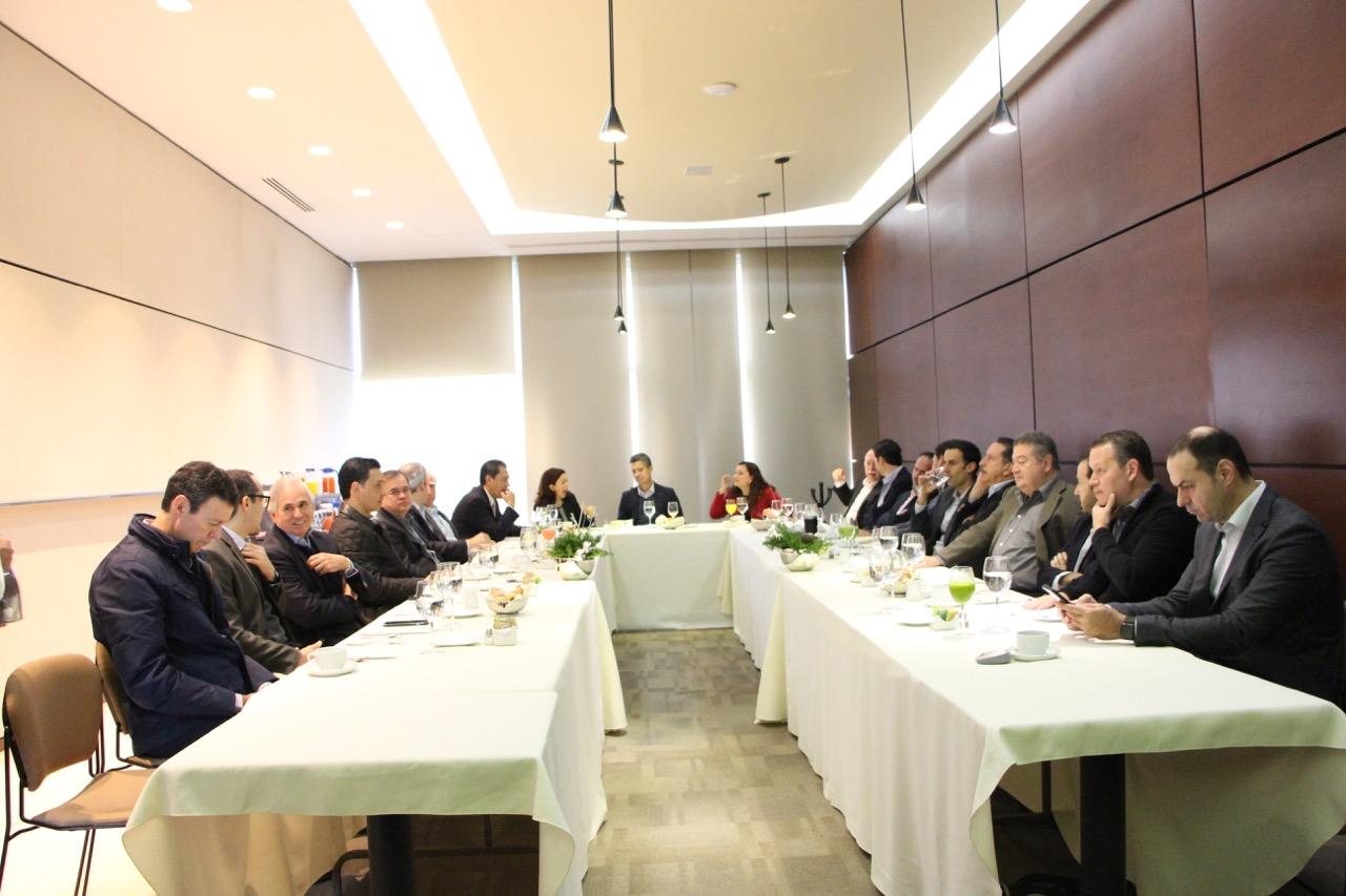 Diputados del HCNL se reúnen con miembros de la CANADEVI 