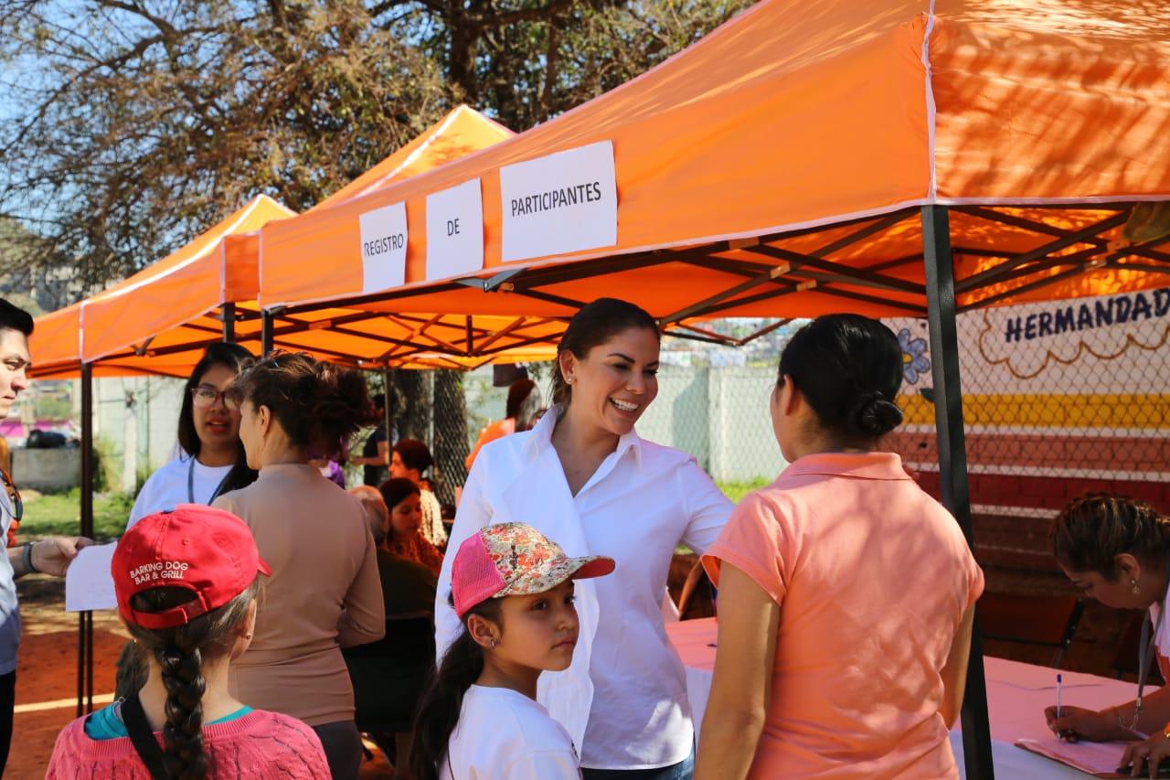 Lleva KB apoyos y asesorías a colonia Laderas del Mirador