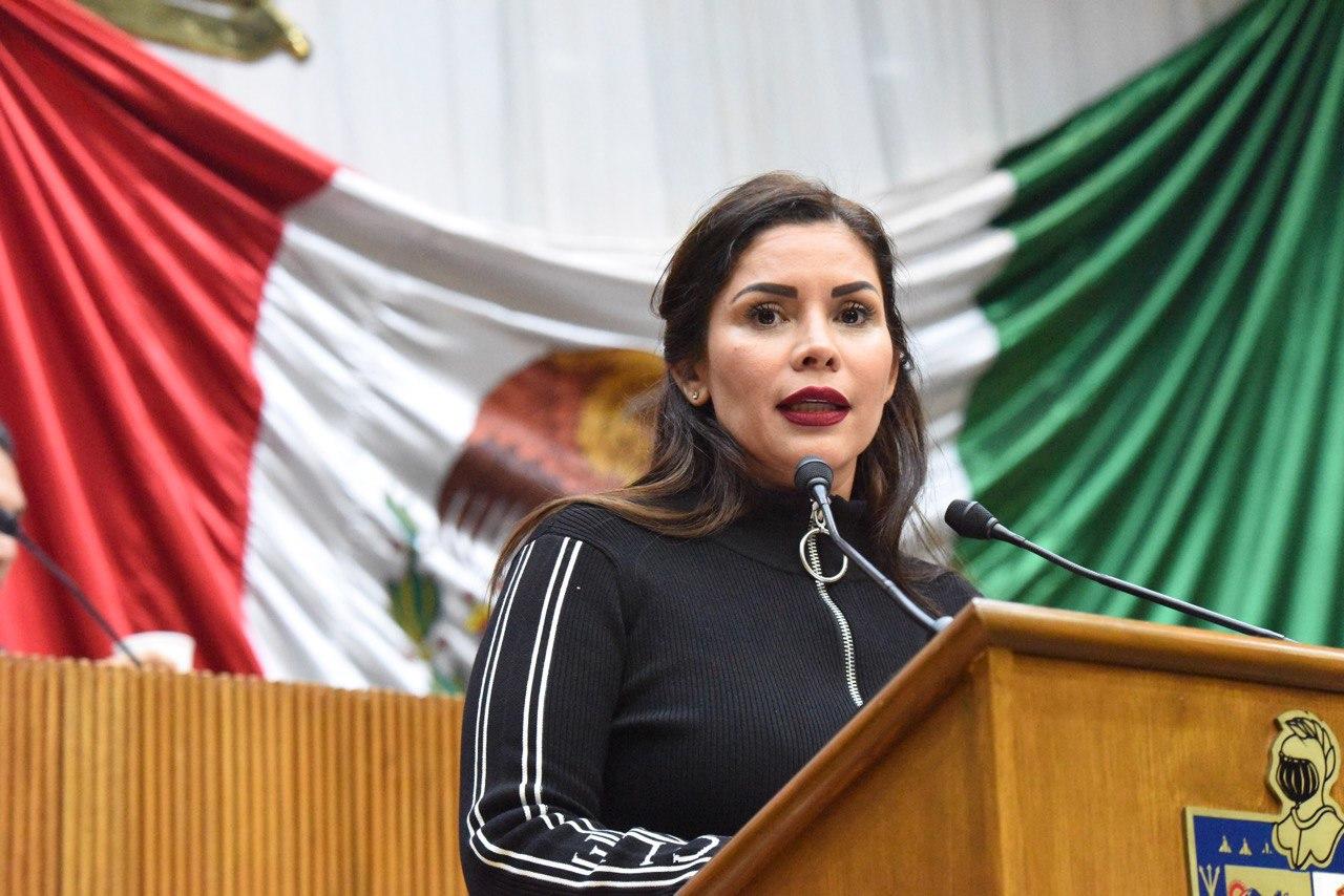 Propone Karina Barrón multas por tirar colillas de cigarro  y no separar la basura