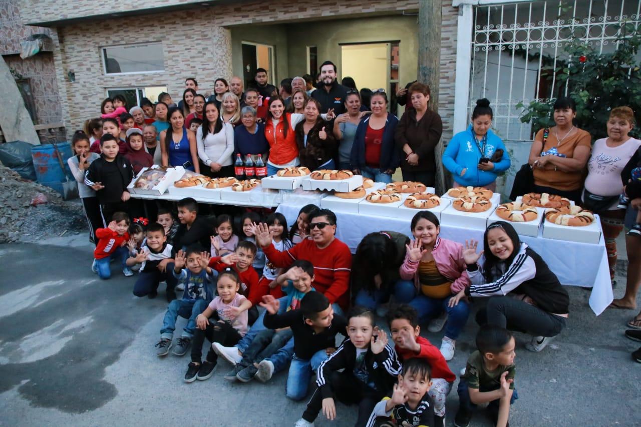 Comparte KB Rosca de Reyes con vecinos del sur de Monterrey