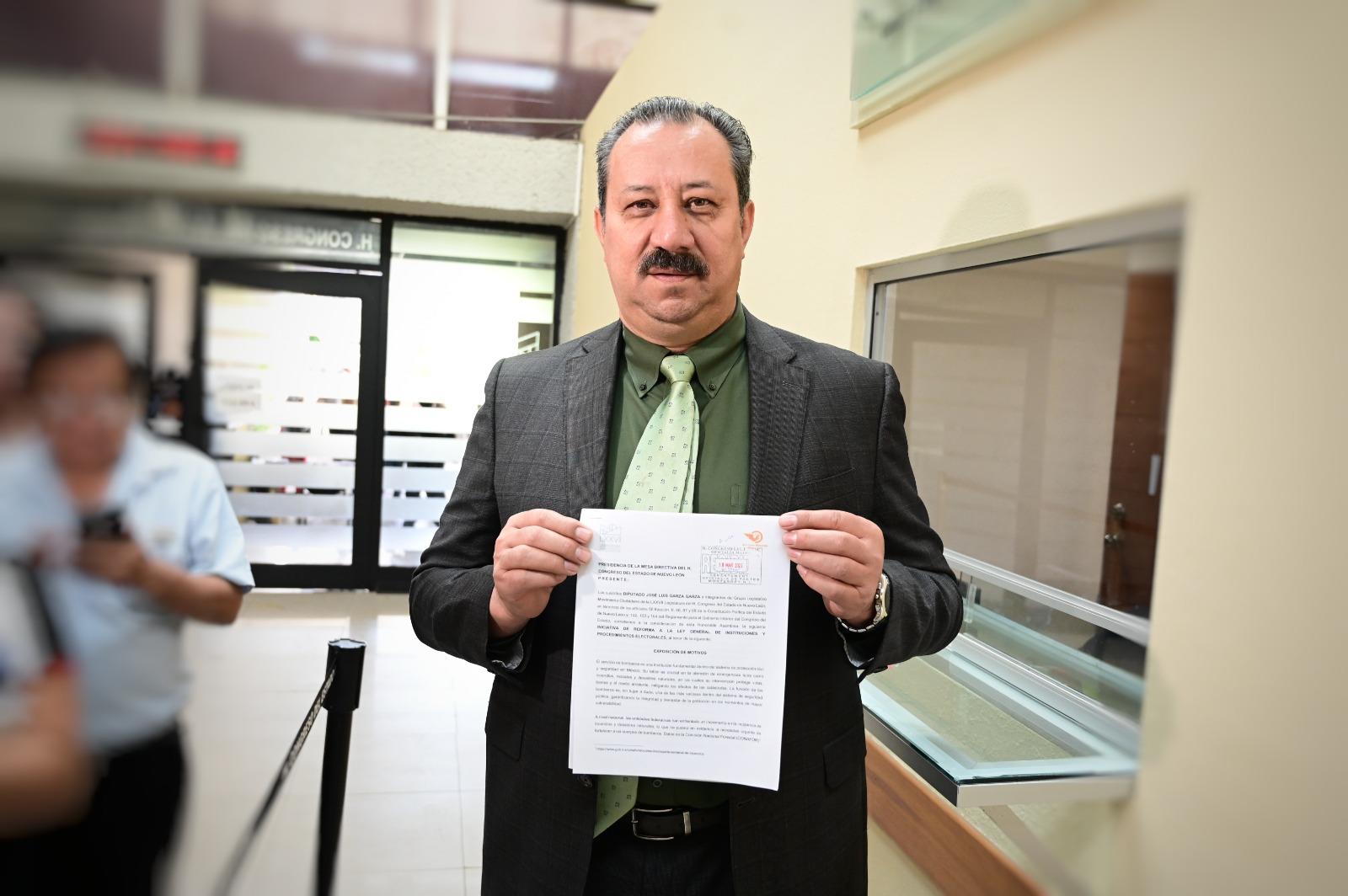 Iniciativas para reforzar a los Cuerpos de Bomberos con recursos de multas electorales por parte del diputado José Luis Garza