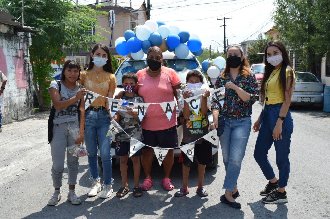 Entregan Renace y Mariela apoyos a niñas y niños