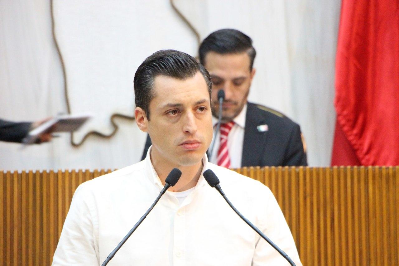 Urge al Gobernador crear la comisión contra discriminación