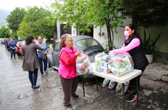 Dona Karina Barrón su sueldo en 5,000 Despensas  para afectados por Pandemia