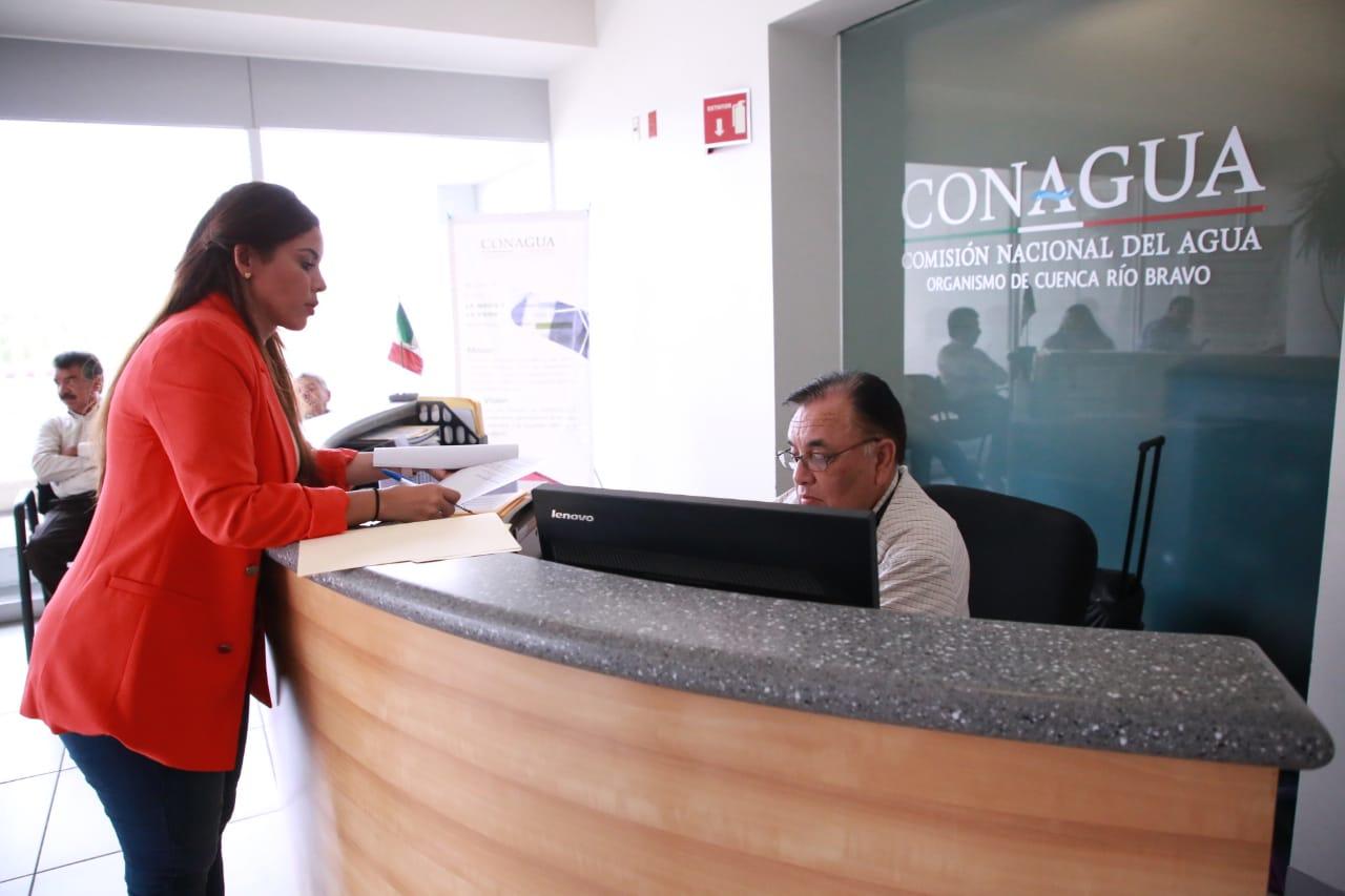 Denuncia Karina Barrón obstrucción de arroyo en la Estanzuela