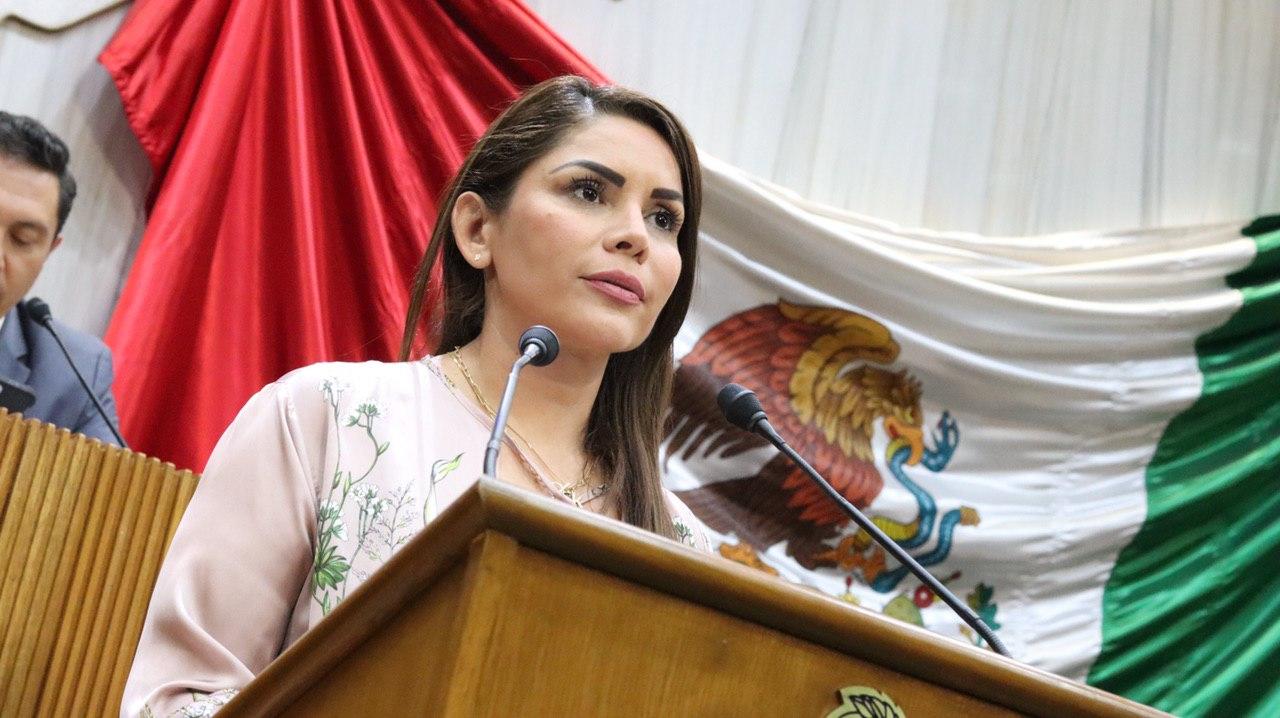 Llama Karina Barrón a aprobar ya la 