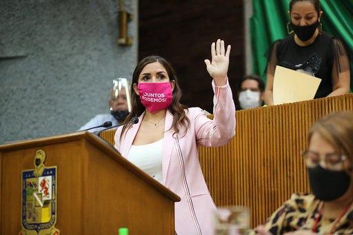 Aprueban paridad a medias; Karina Barrón