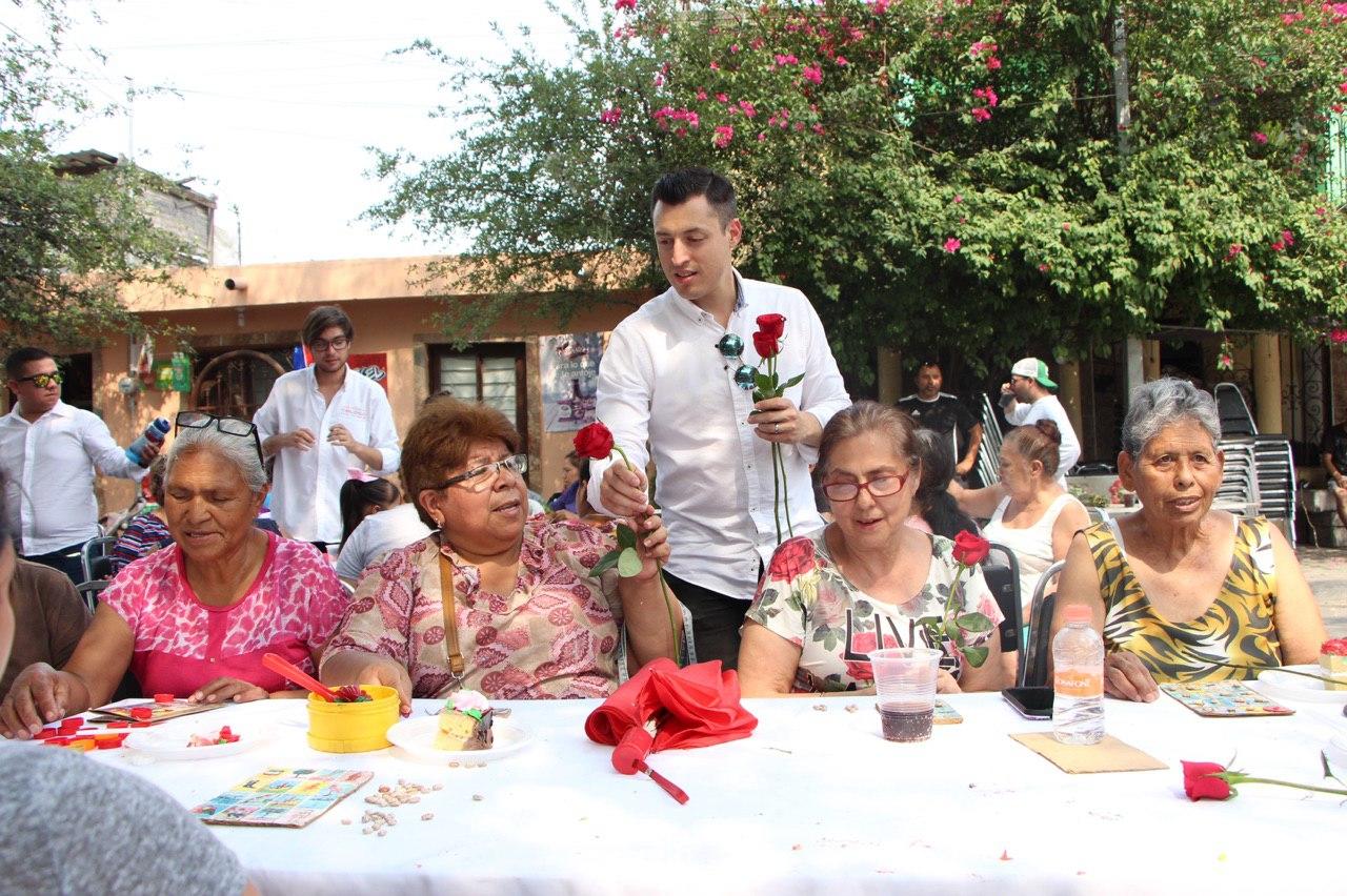 FESTEJA COLOSIO A MAMÁS POR SU DÍA