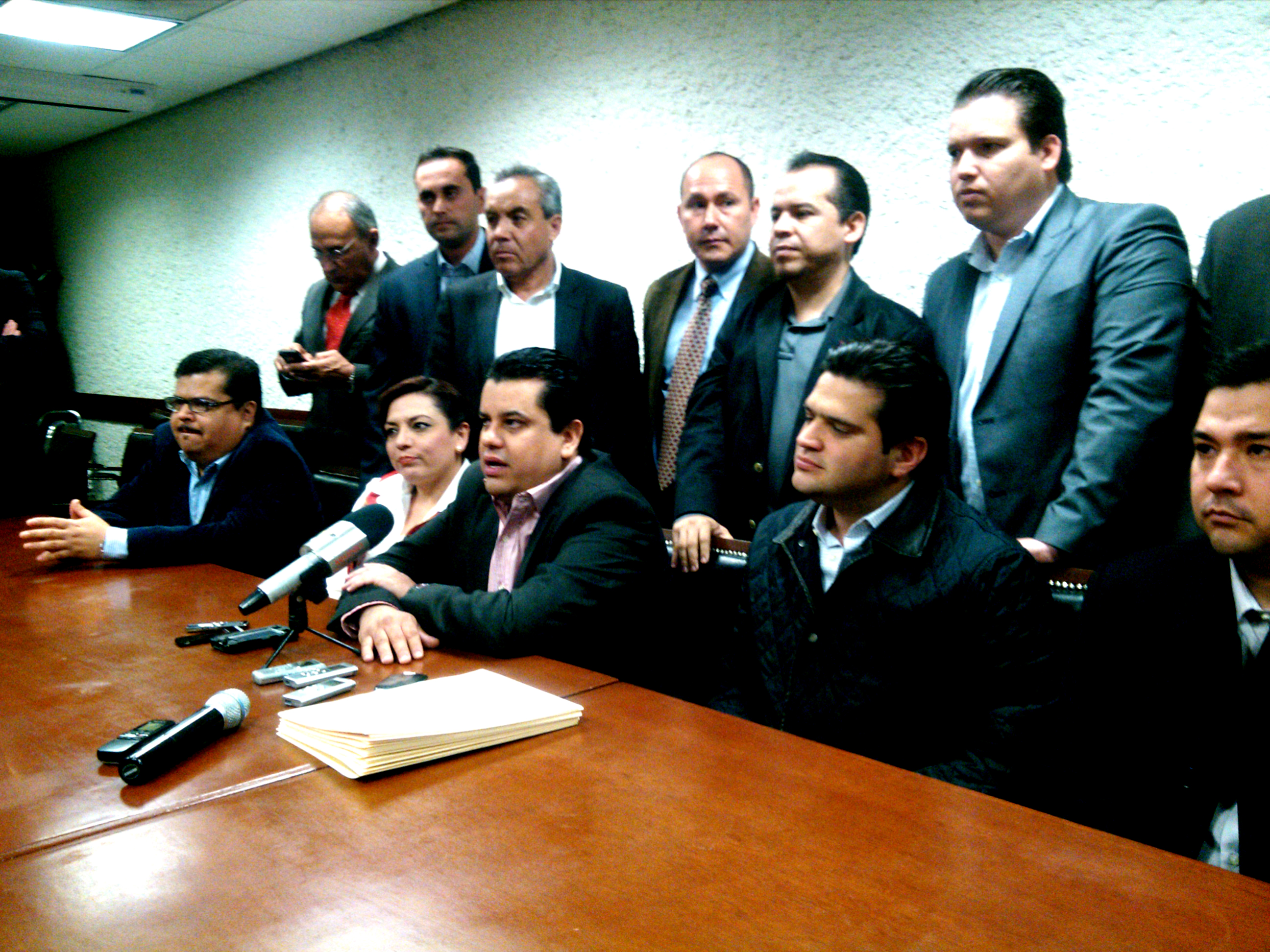  ENTREGAN DIPUTADOS INFORME DE APLICACIÓN DE RECURSOS EN OFICINAS DE ENLACE LEGISLATIVO