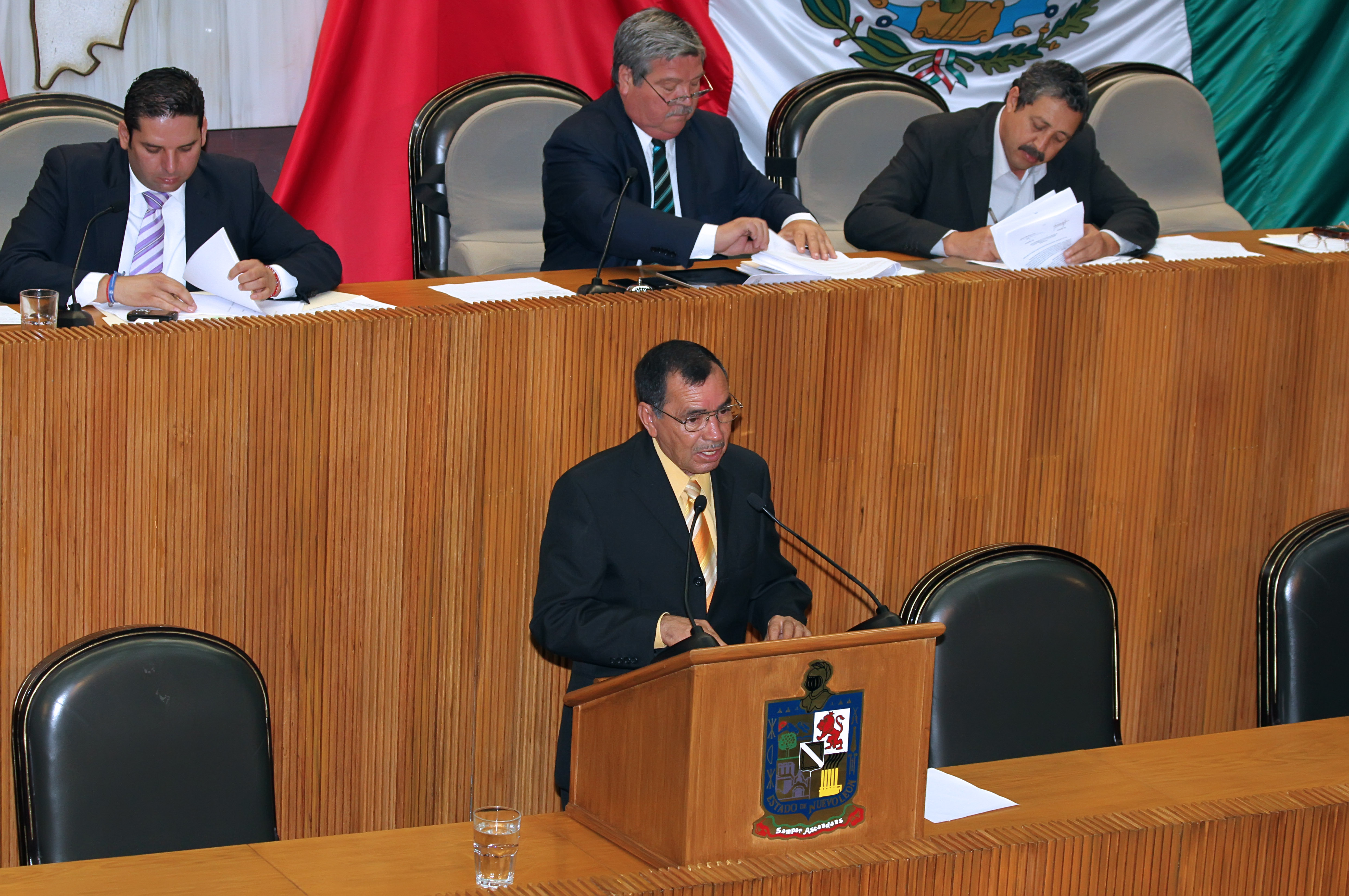 ABOGAN PARA QUE SE CUBRA PAGO A EX BRACEROS