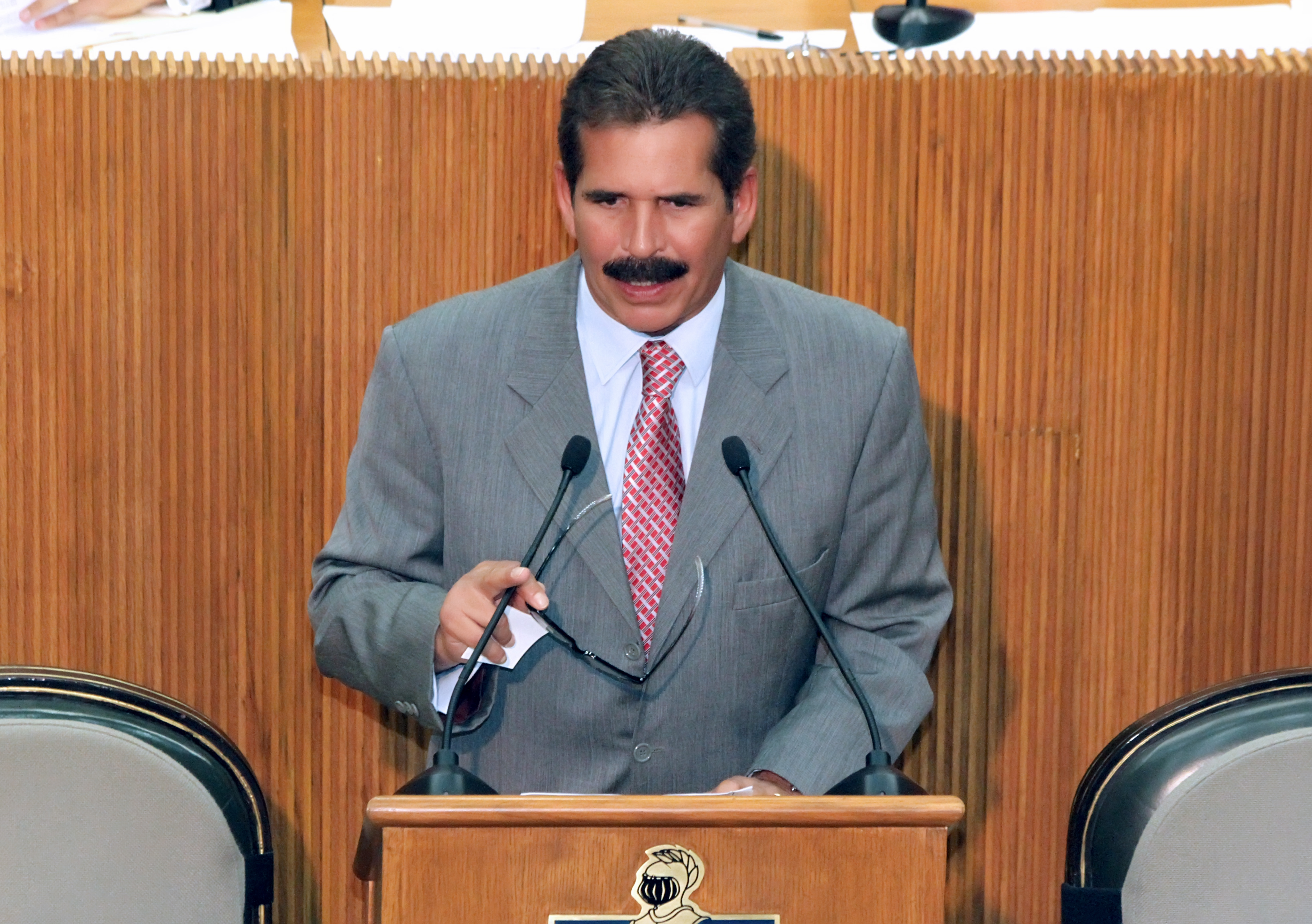 EXIGEN A MARGARITA ARELLANES DEJE DE HACER CAMPAÑA Y SOLUCIONE PROBLEMAS EN MONTERREY