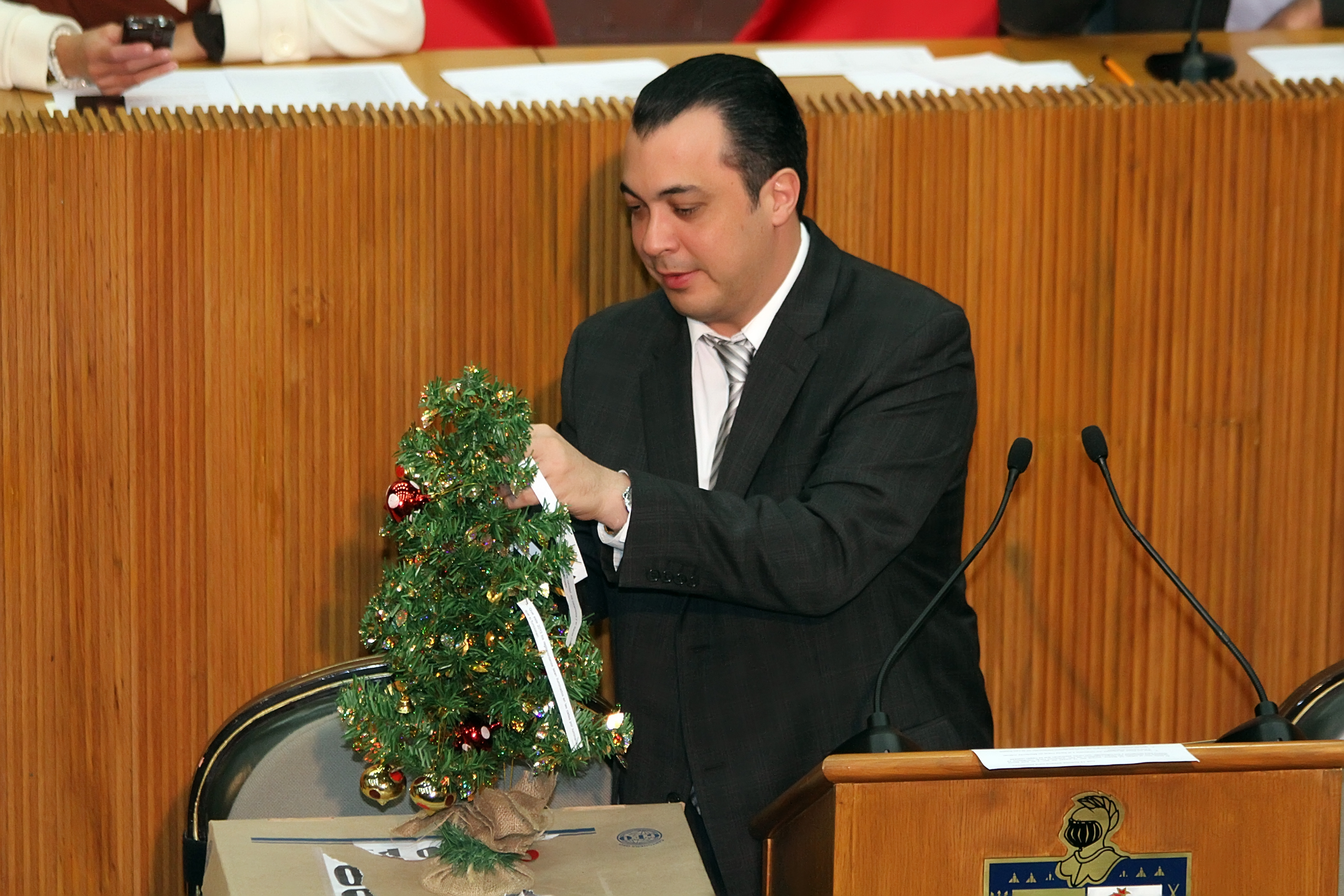 ENVÍAN PINITO NAVIDEÑO Y CARTA DE BUENOS DESEOS A MARGARITA ARELLANES