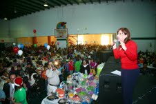 CON TRABAJO, DIPUTADA FESTEJA NAVIDAD CON SUS REPRESENTADOS