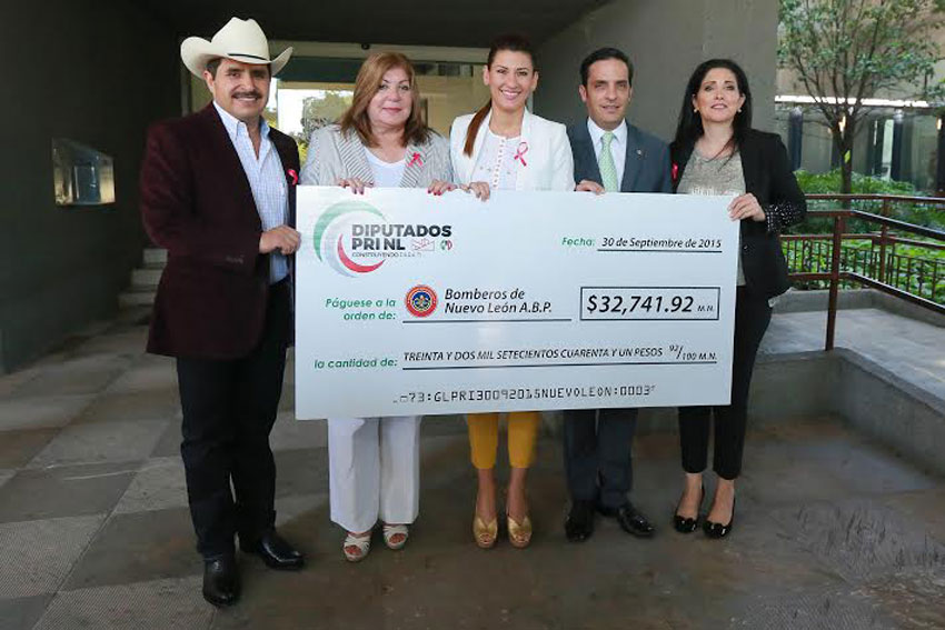 REALIZAN DIPUTADOS DEL PRI PRIMER DONATIVO A BOMBEROS