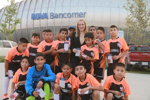 CUMPLE SUEÑO DE JÓVENES FUTBOLISTAS DE CONOCER ESTADIO DE RAYADOS