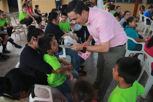 SE COMPROMETE MARCO GONZÁLEZ A INSTALAR BEBEDERO EN CAM DE SANTIAGO