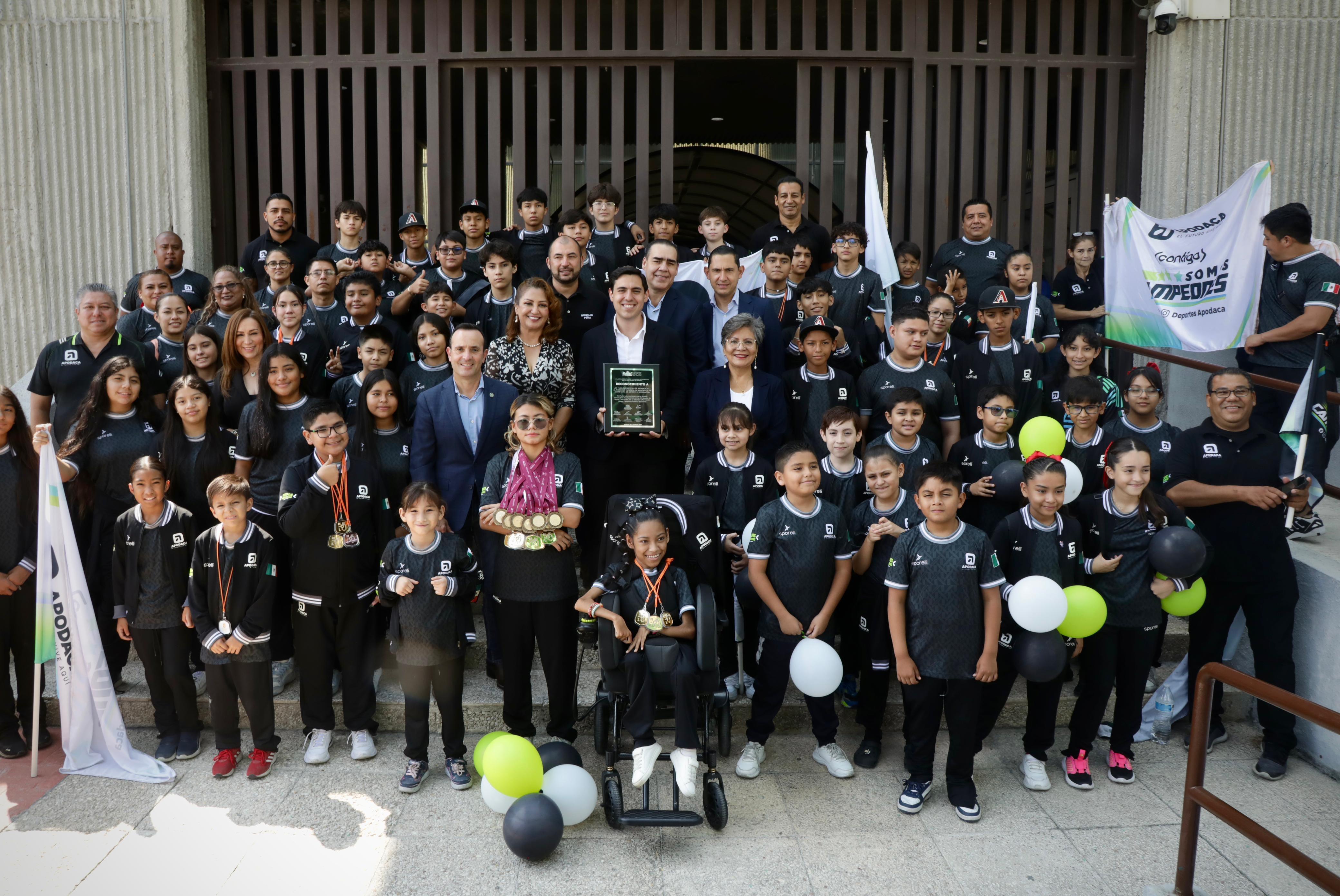 RINDE CONGRESO HOMENAJE A DEPORTISTAS DE APODACA POR CAMPEONATO EN OLIMPIADAS ESTATAL 