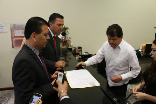 SOLICITAN A PROCURADURÍA DEFINA CONFLICTO DE INTERESES DE ERNESTO CANALES