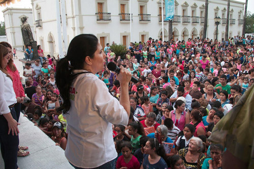 REALIZA PATRICIA SALAZAR FESTEJO DEL DÍA DE LAS MADRES Y DEL NIÑO EN ALLENDE