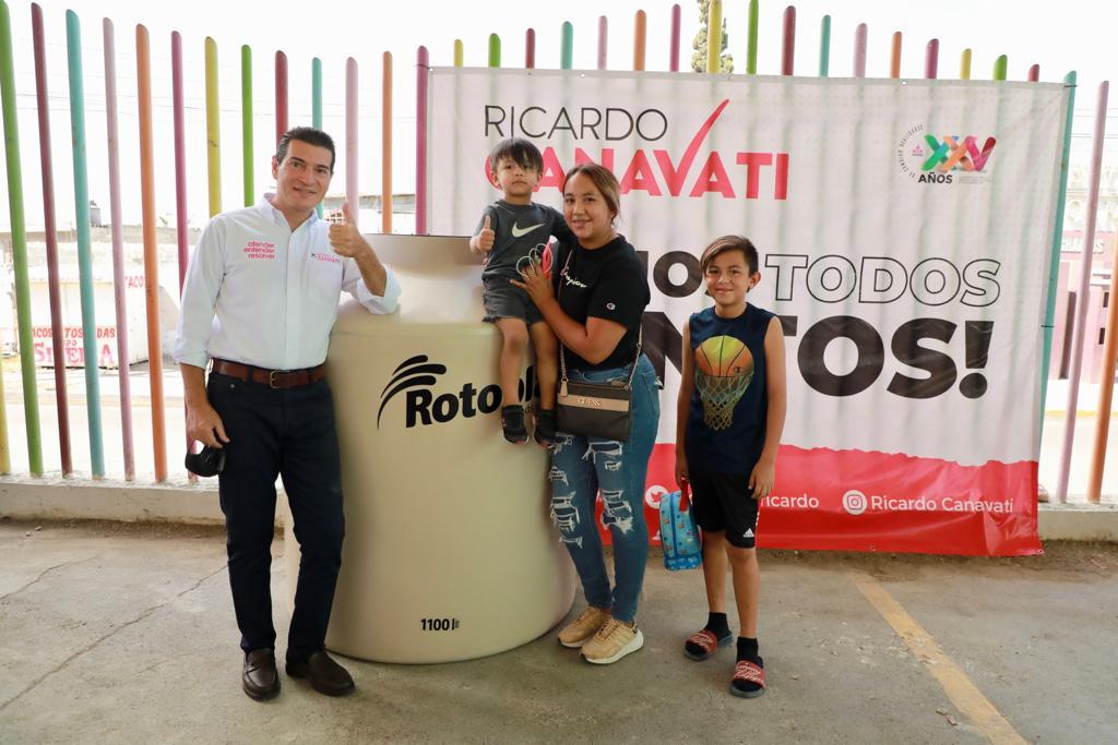 ENTREGA RICARDO CANAVATI 85 TINACOS