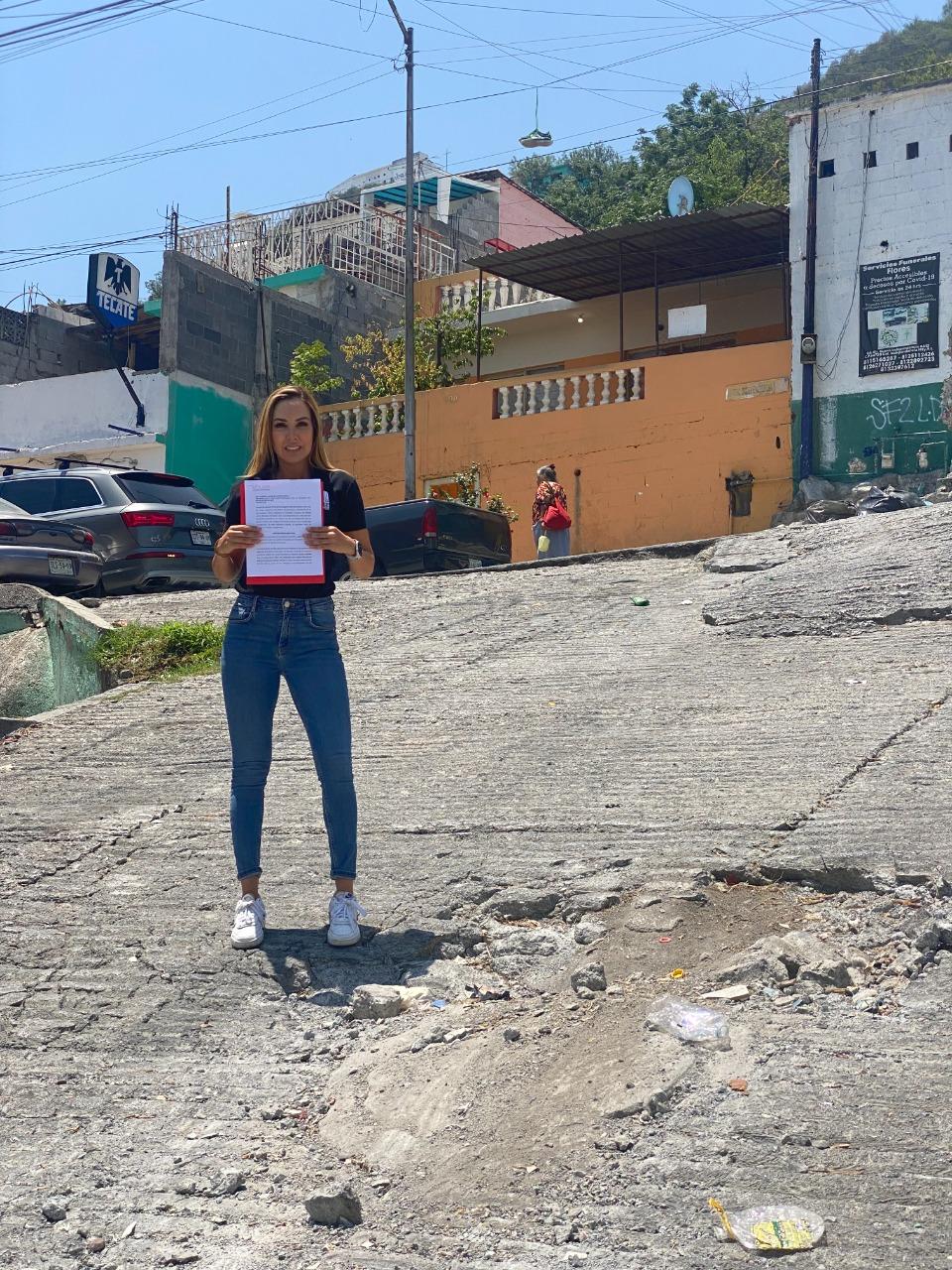 PIDE PERLA VILLARREAL PAVIMENTAR CALLES DE COLONIA INDEPENDENCIA