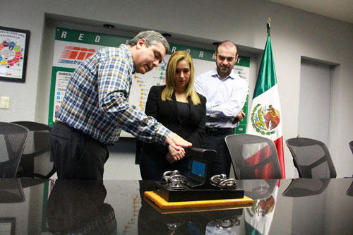 REALIZA GLORIA TREVIÑO RECORRIDO CON AUTORIDADES DE METRORREY