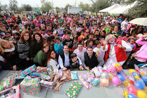 Disfrutan vecinos de Guadalupe, magna posada