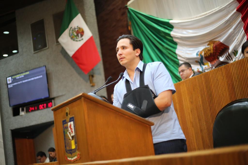 INSISTE GLPRI EN BAJAR COSTO DE TÍTULO PROFESIONAL.