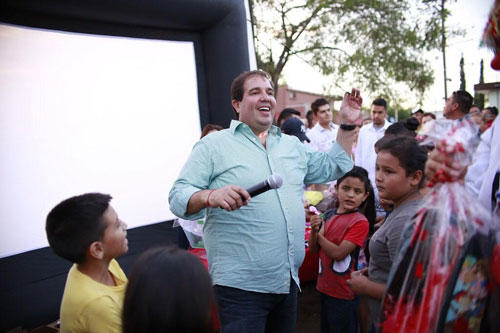 ​FESTEJA JOSÉ LUIS GARZA OCHOA A NIÑOS Y NIÑAS DE GUADALUPE