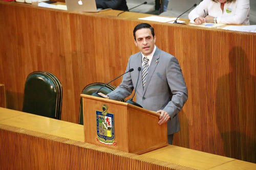 PIDE MARCO GONZÁLEZ REVOCAR RESERVA DE CONCESIONES CANCELADAS DE TAXIS