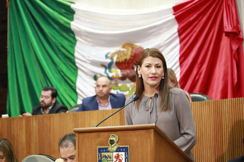 PIDEN QUE TARJETAS DE 65 Y MÁS SEAN ENTREGADAS A DOMICILIO