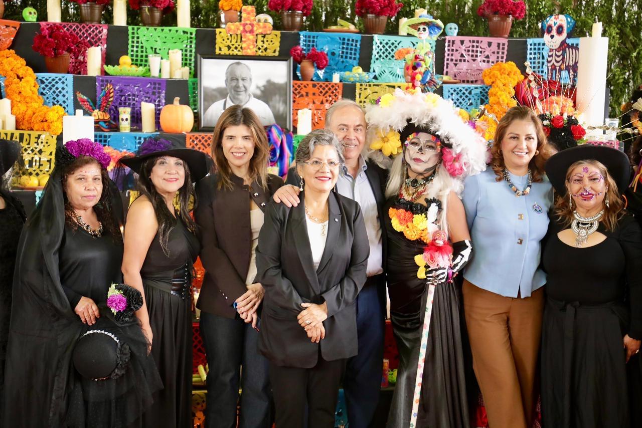 HONRA CONGRESO A MAURICIO FERNÁNDEZ CON ALTAR DE MUERTOS 