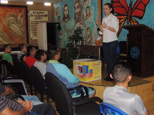 LLEVA AYUDA ALHINNA VARGAS A CENTRO DE ADICCIONES